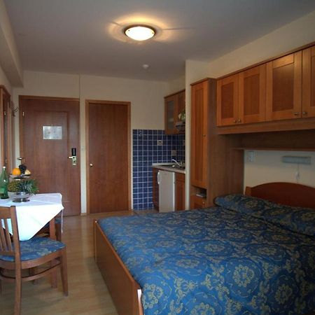 Studio Apartmani Bijeli Delfin Biograd Na Moru Luaran gambar