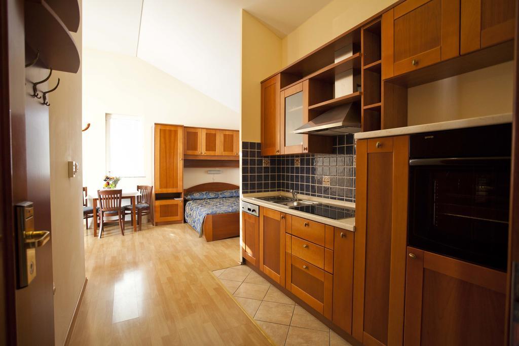 Studio Apartmani Bijeli Delfin Biograd Na Moru Luaran gambar