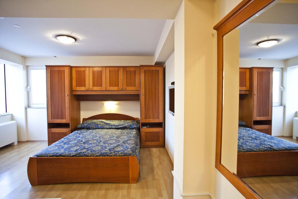 Studio Apartmani Bijeli Delfin Biograd Na Moru Bilik gambar