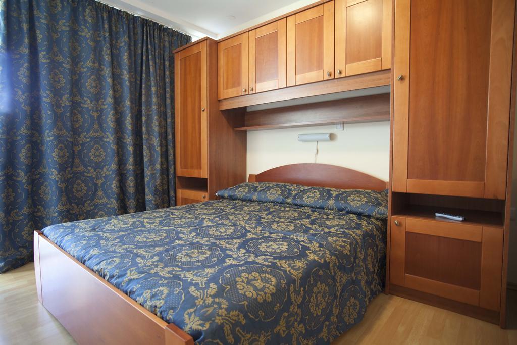Studio Apartmani Bijeli Delfin Biograd Na Moru Bilik gambar