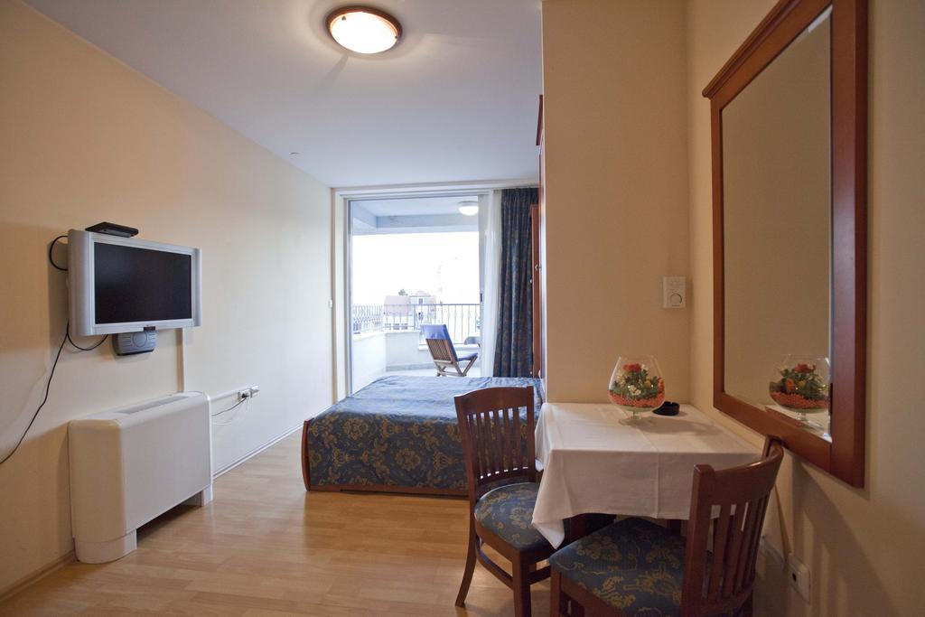 Studio Apartmani Bijeli Delfin Biograd Na Moru Bilik gambar