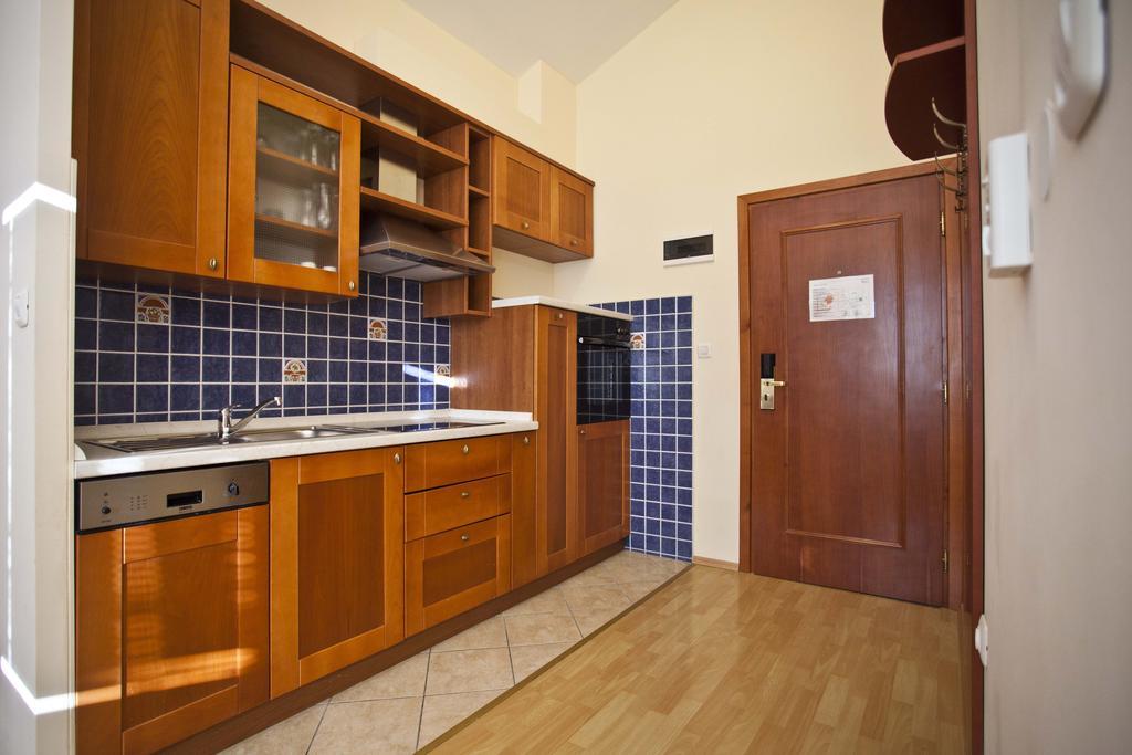 Studio Apartmani Bijeli Delfin Biograd Na Moru Luaran gambar