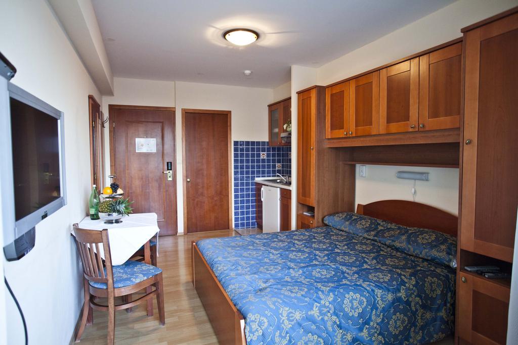 Studio Apartmani Bijeli Delfin Biograd Na Moru Bilik gambar