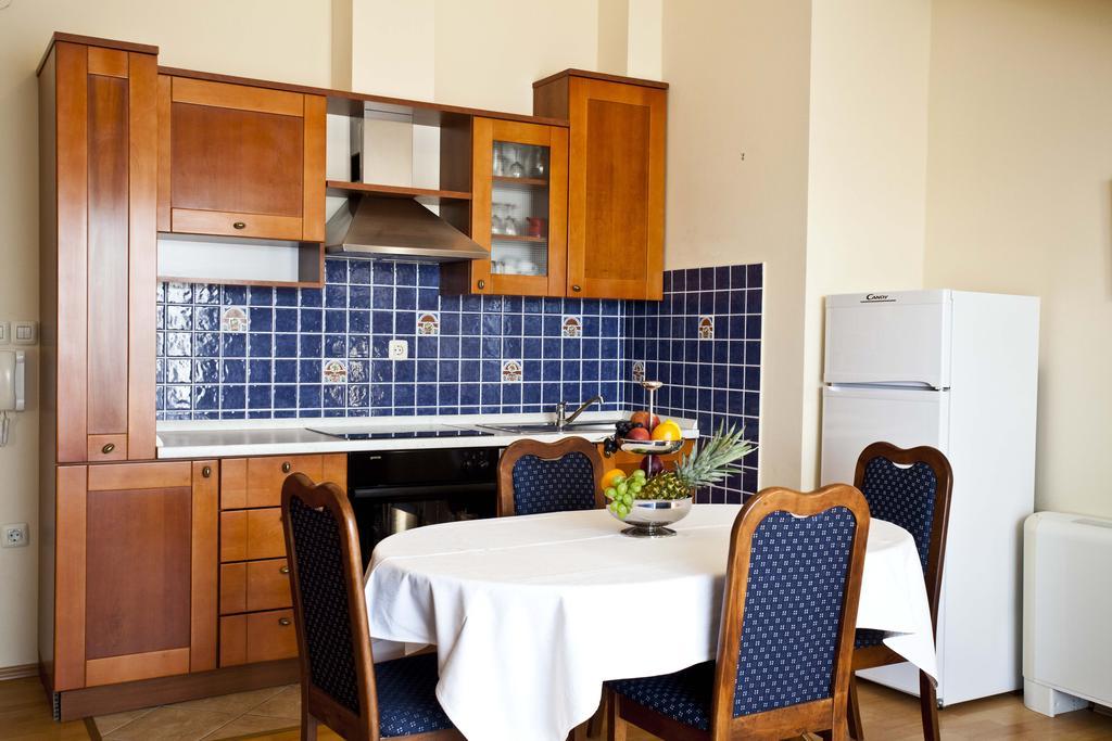 Studio Apartmani Bijeli Delfin Biograd Na Moru Bilik gambar