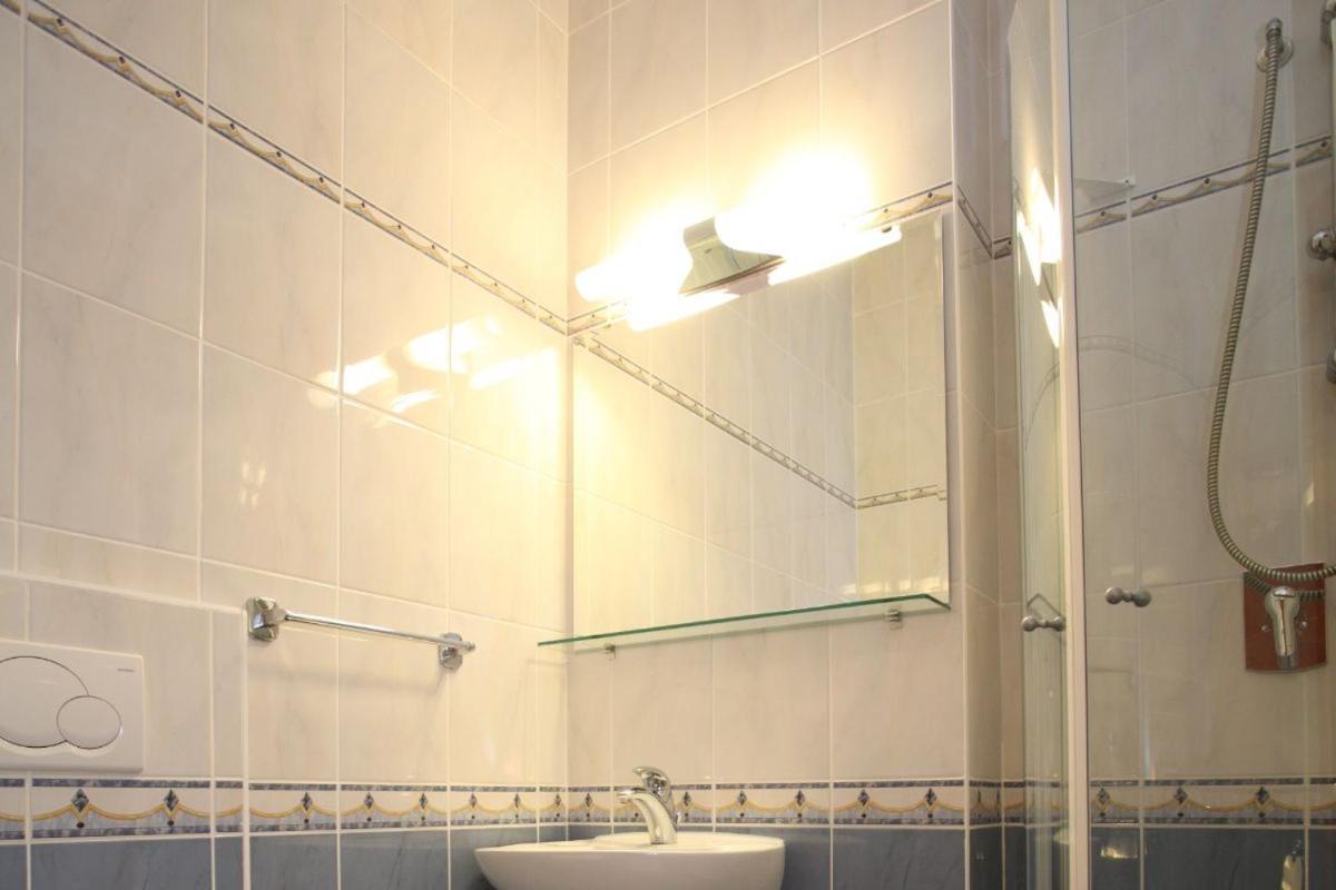 Studio Apartmani Bijeli Delfin Biograd Na Moru Luaran gambar