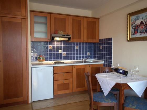 Studio Apartmani Bijeli Delfin Biograd Na Moru Luaran gambar